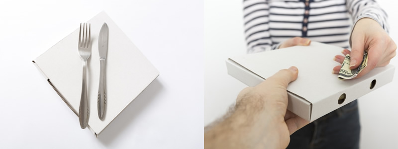 並んで駐車しているデリバリー用のバイク